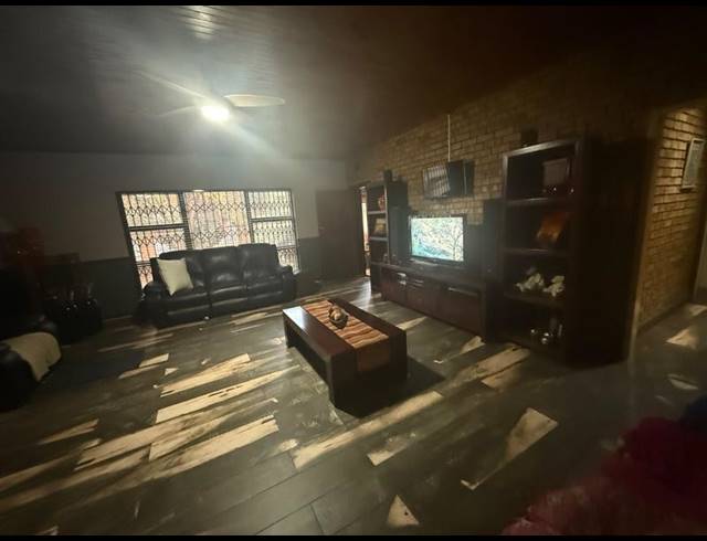 3 BEDROOM HOUSE FOR SALE IN FLORA GARDENS